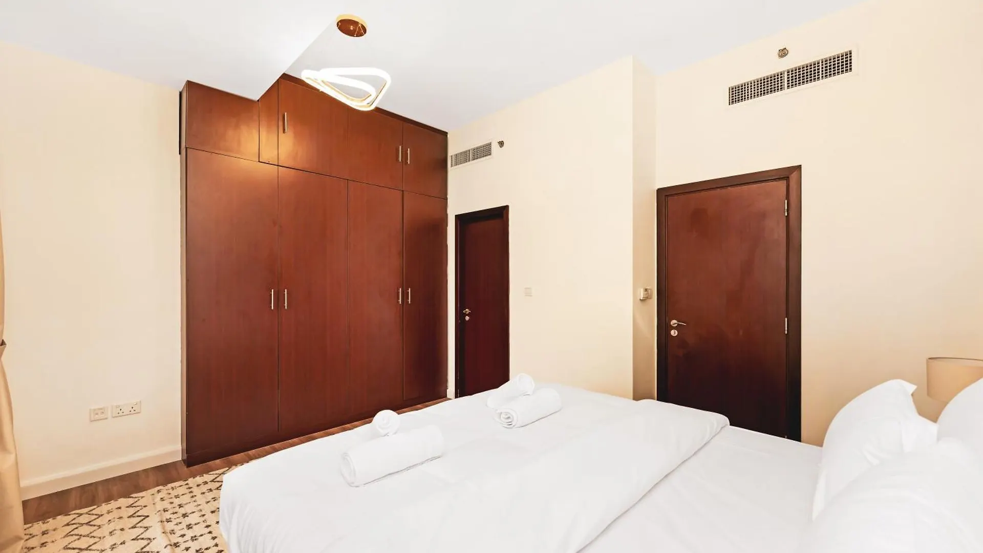 New! Jbr Beachfront With Panoramic Dubai Eye Views Apartment